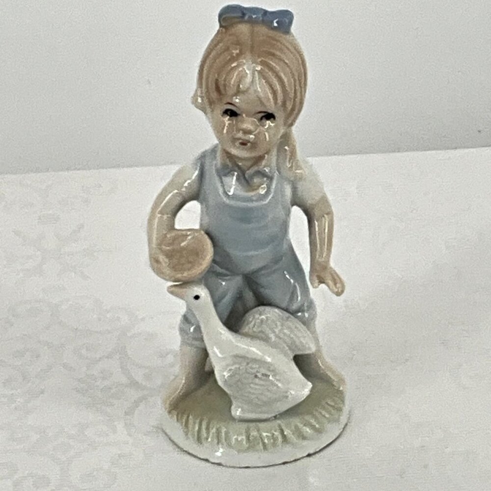 Vintage Porcelain Bomboniere Regali Venezia Figurine Little Girl‎ & Goose Pastel